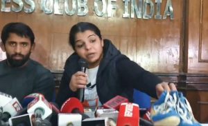 Sakshi Malik ended his wrestling career in tears by leaving his boots at the press club