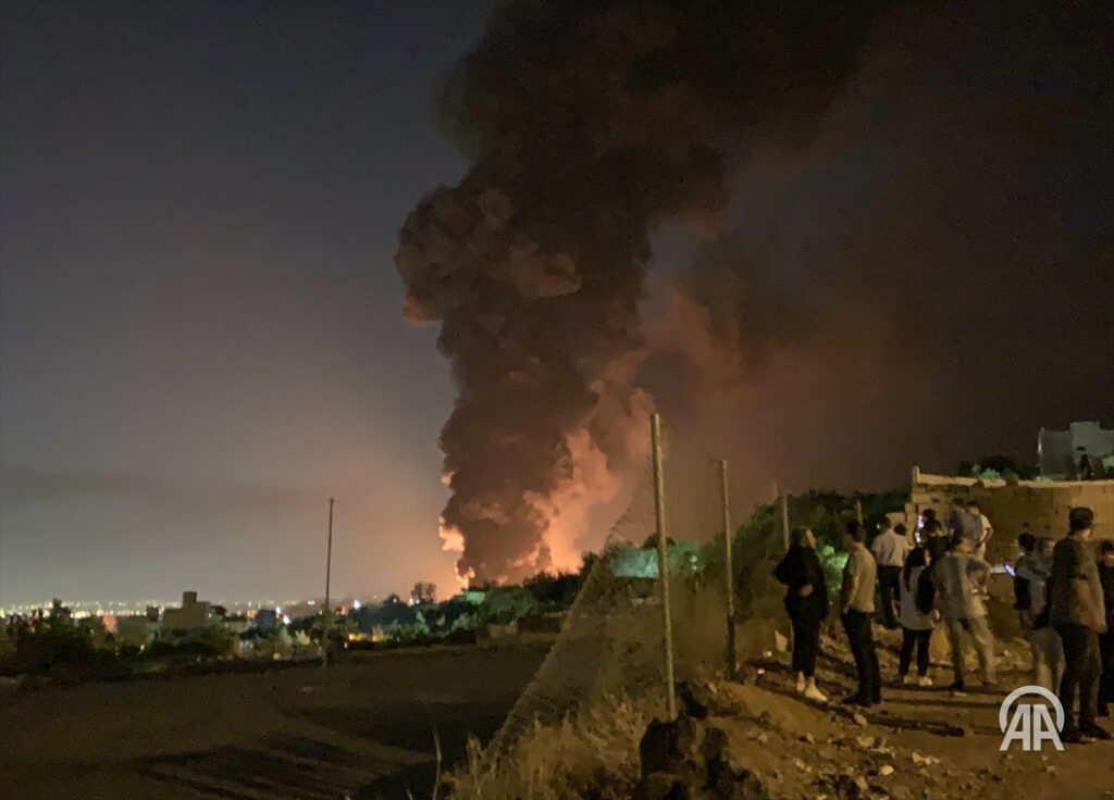 Israel demands that those in and near Iranian weapons factories vacate the premises immediately